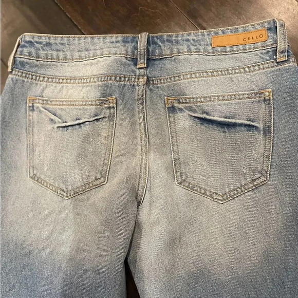 CELLO  MID RISE DISTRESSED LIGHT DENIM BOYFRIEND JEANS SIZE 3/25 - Picture 10 of 11